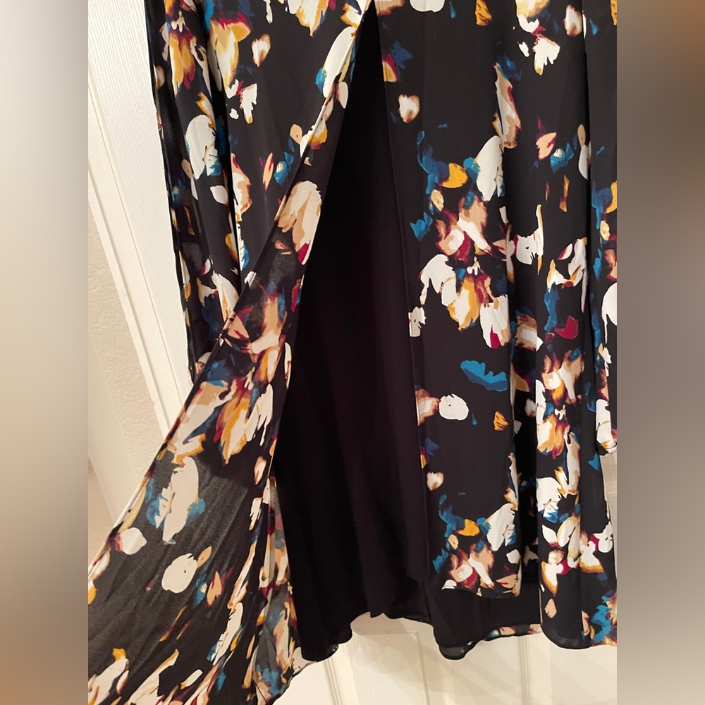 White House Black Market Abstract Floral Keyhole Sleeve Dress | Size 6 - Picture 3 of 13